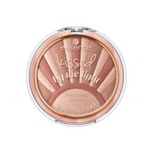 essence - Kissed by the Light Puder-Highlighter - 02: Sun kissed